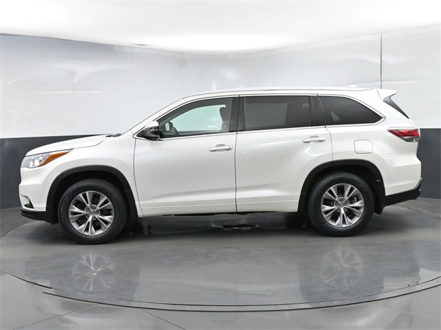 Used 2015 Toyota Highlander XLE with VIN 5TDJKRFH2FS168681 for sale in Brunswick, OH