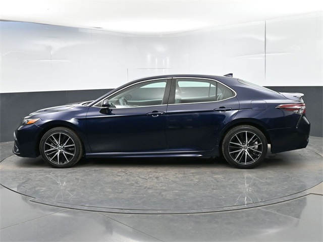 Used 2022 Toyota Camry SE with VIN 4T1G11AKXNU664254 for sale in Brunswick, OH